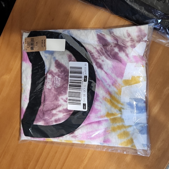 💥💥💥VS PINK COMBO KNIT CROPPED RINGER TEE/BIKER SHORTS💥💥💥 - Picture 2 of 5